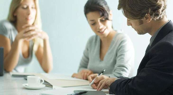 como-seleccionar-y-contratar-a-tus-primeros-empleados