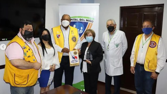club-de-leones-de-panama-entrego-reconocimiento