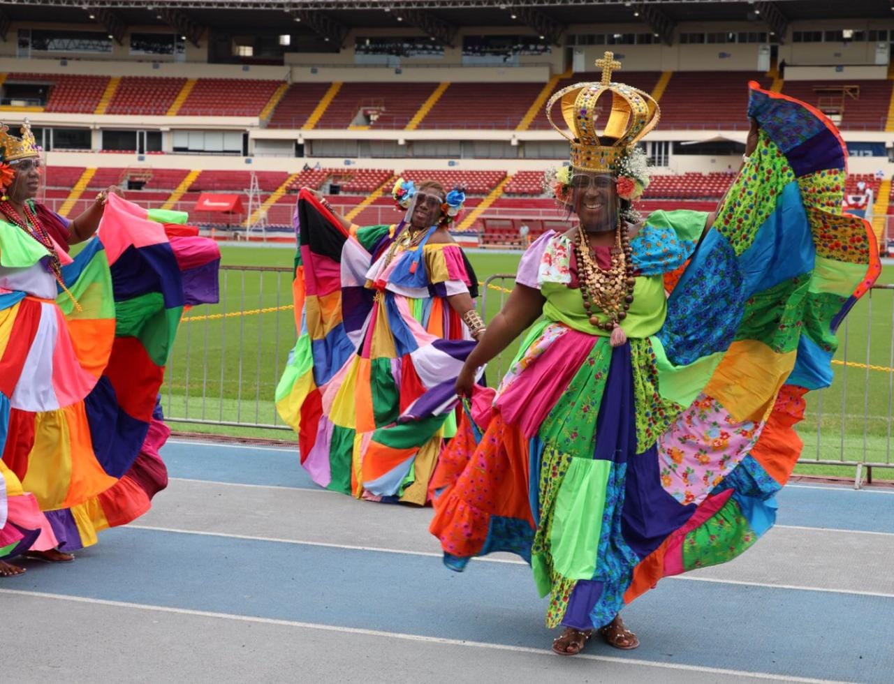 el-simbolo-del-bicentenario-llego-a-san-miguelito-y-las-bandas-independientes-rindieron-honores-al-bicentenario