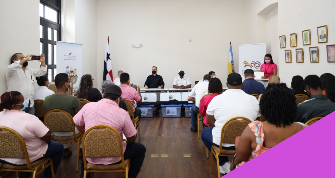 colon-certifica-a-emprendedores-y-recibe-nuevos-centros-de-lectura-colmena